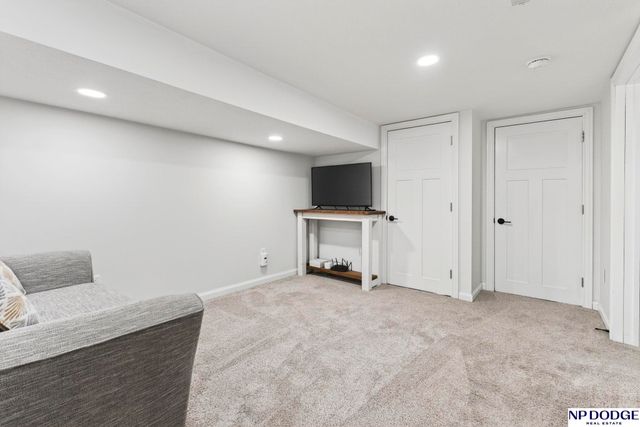 202 Hollostone Drive, Blair, NE 68008