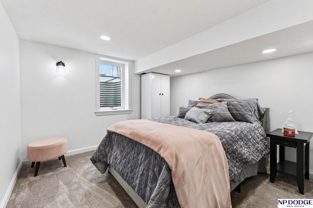 202 Hollostone Drive, Blair, NE 68008