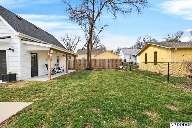 202 Hollostone Drive, Blair, NE 68008