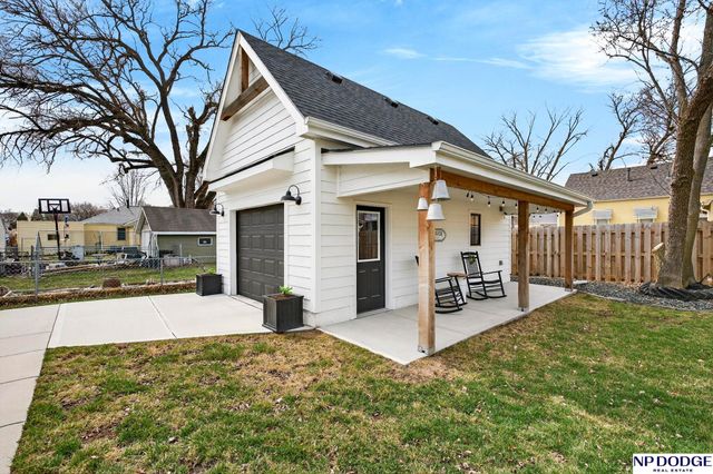 202 Hollostone Drive, Blair, NE 68008