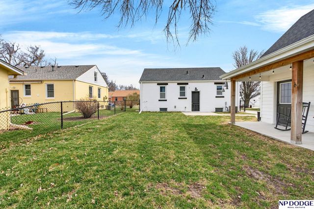 202 Hollostone Drive, Blair, NE 68008