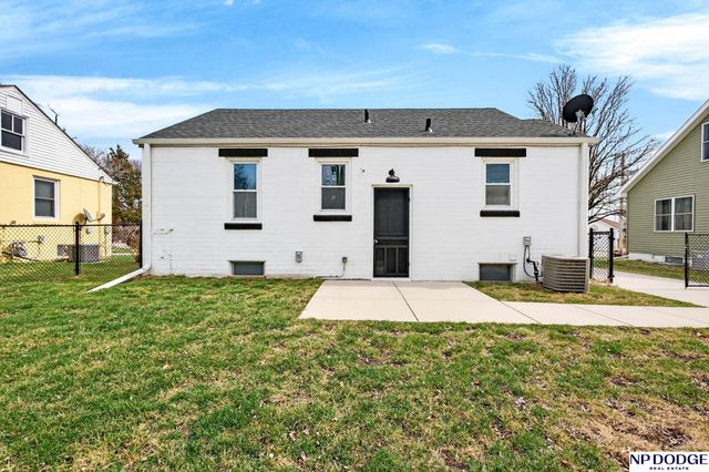 202 Hollostone Drive, Blair, NE 68008