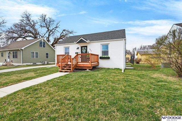 202 Hollostone Drive, Blair, NE 68008