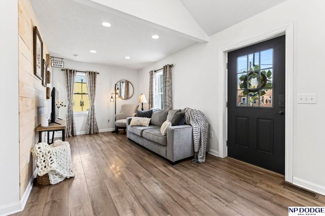 202 Hollostone Drive, Blair, NE 68008