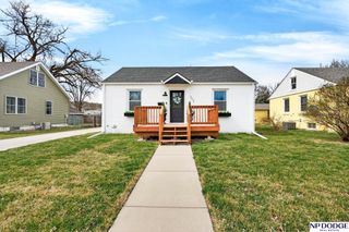202 Hollostone Drive, Blair, NE 68008