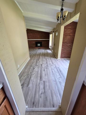 202 Randle Street, Valparaiso, IN 46383