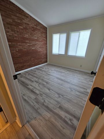 202 Randle Street, Valparaiso, IN 46383