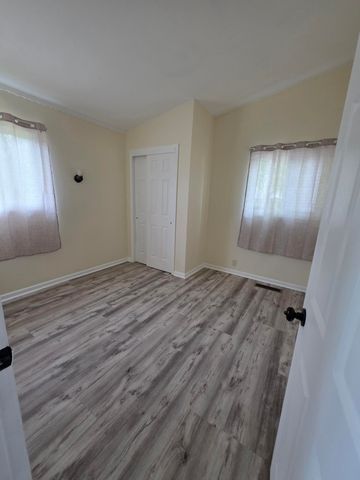 202 Randle Street, Valparaiso, IN 46383