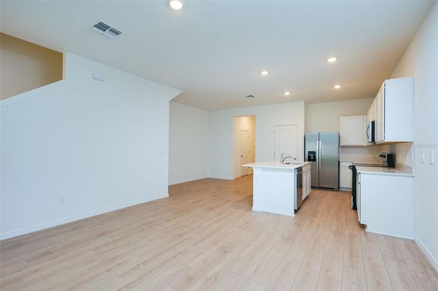 11194 TREASURE SWALE WAY, Land O Lakes, FL 34638