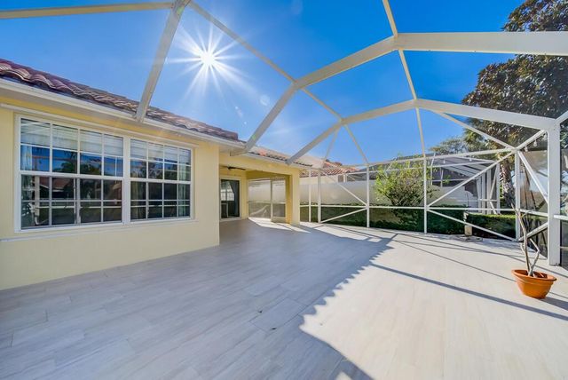 8199 Saint Johns Court, Wellington, FL 33414