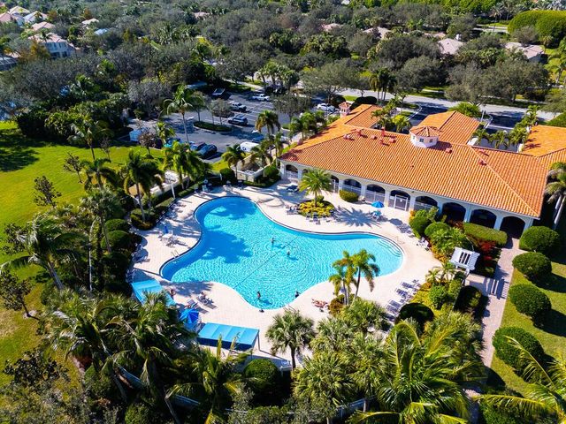 8199 Saint Johns Court, Wellington, FL 33414