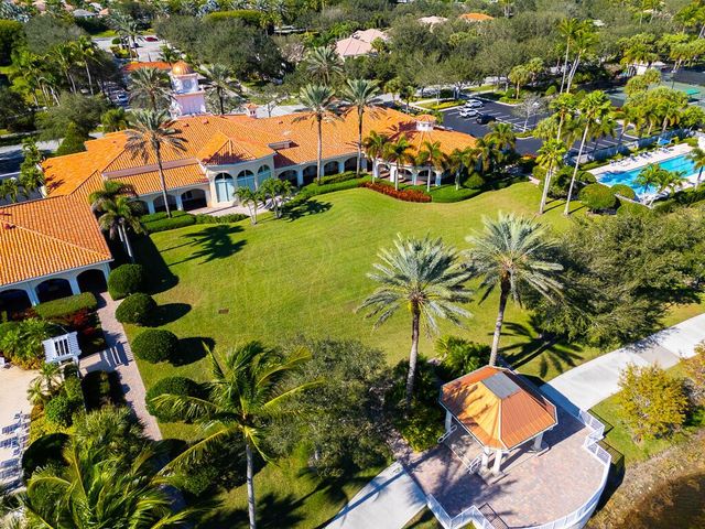 8199 Saint Johns Court, Wellington, FL 33414