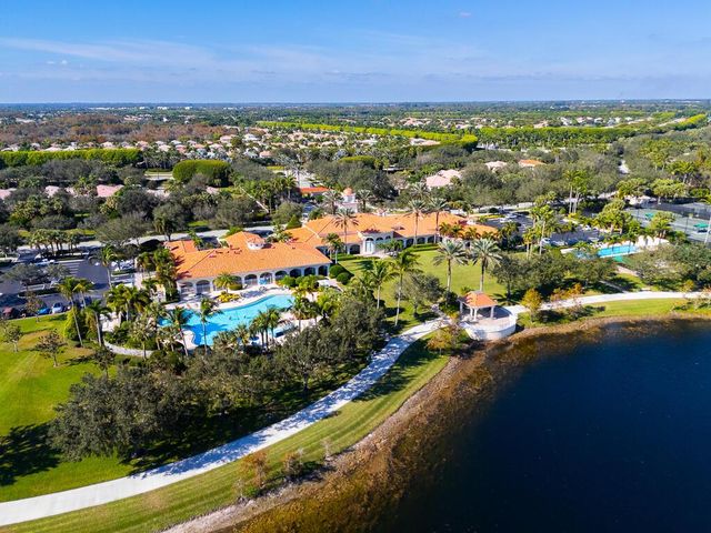 8199 Saint Johns Court, Wellington, FL 33414