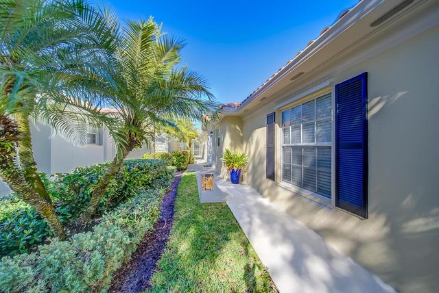 8199 Saint Johns Court, Wellington, FL 33414