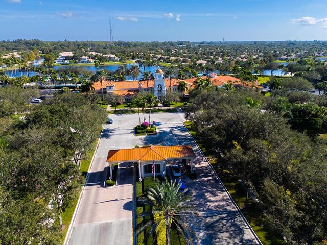 8199 Saint Johns Court, Wellington, FL 33414