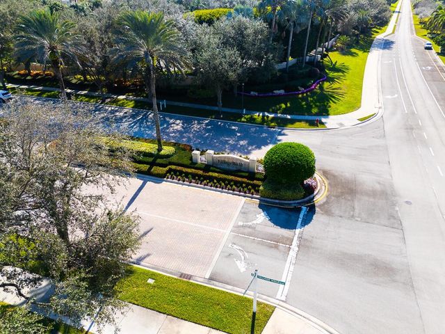 8199 Saint Johns Court, Wellington, FL 33414