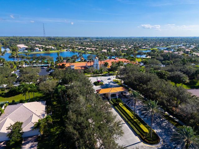 8199 Saint Johns Court, Wellington, FL 33414