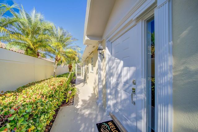 8199 Saint Johns Court, Wellington, FL 33414