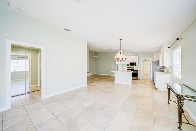 8199 Saint Johns Court, Wellington, FL 33414