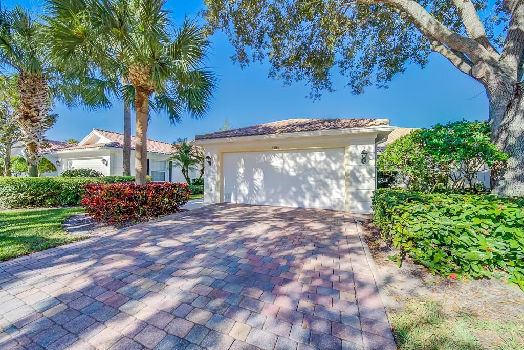 8199 Saint Johns Court, Wellington, FL 33414