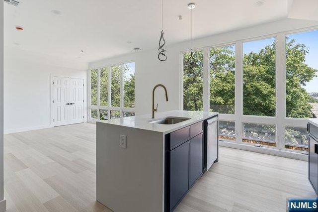 330 Washington Avenue 2R, Belleville, NJ 07109