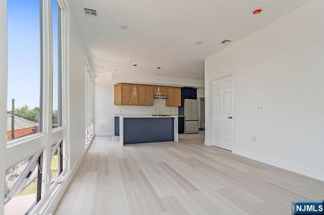 330 Washington Avenue 2R, Belleville, NJ 07109