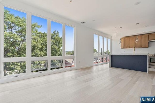 330 Washington Avenue 2R, Belleville, NJ 07109