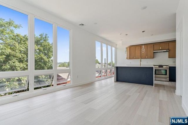 330 Washington Avenue 2R, Belleville, NJ 07109