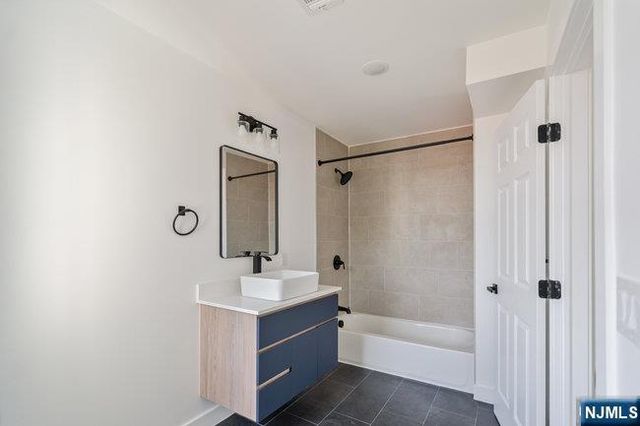 330 Washington Avenue 2R, Belleville, NJ 07109