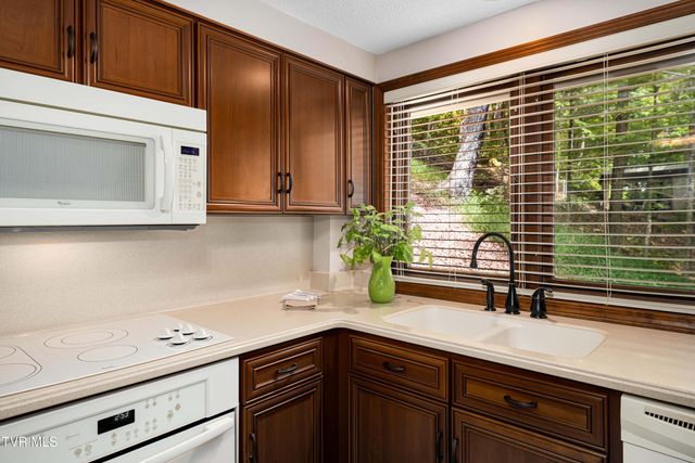 3616 Cimarron Drive, Johnson City, TN 37601