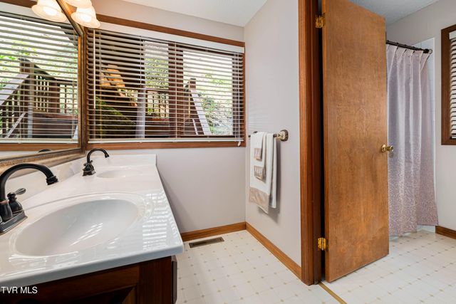 3616 Cimarron Drive, Johnson City, TN 37601