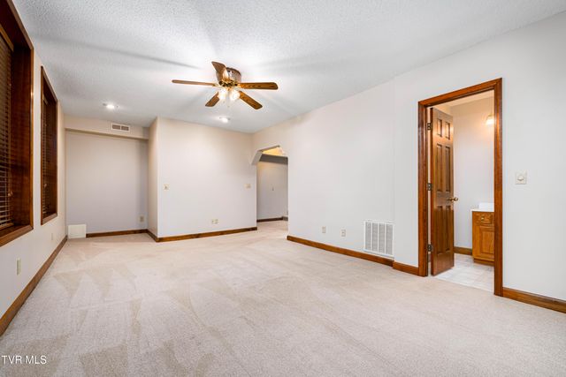 3616 Cimarron Drive, Johnson City, TN 37601