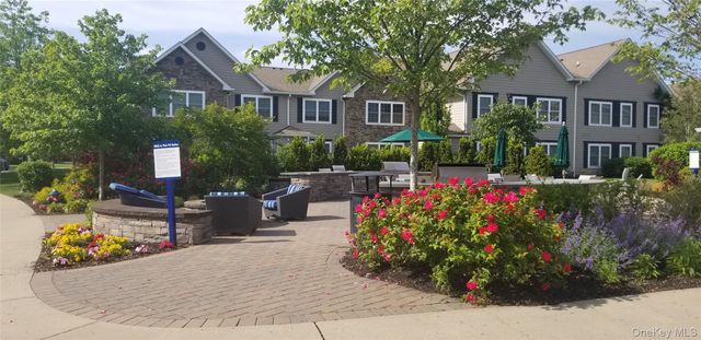 2200 Dolphin Lane 1611, Holbrook, NY 11741