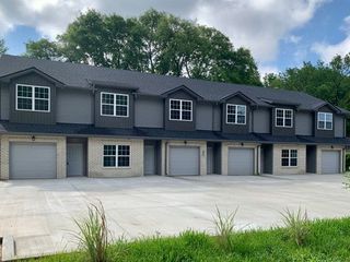 405 S 11th St Apt E, Clarksville, TN 37040