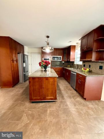2608 CAPITAL CT, Waldorf, MD 20603