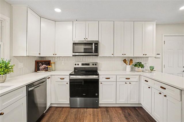 1500 Ridgeview Road, Liberty, MO 64068