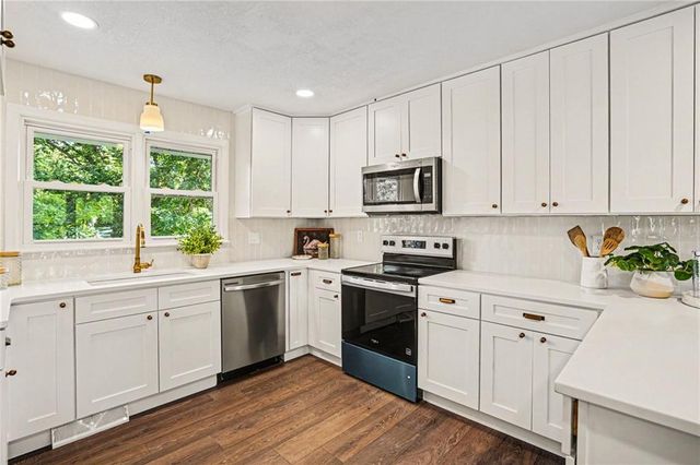 1500 Ridgeview Road, Liberty, MO 64068