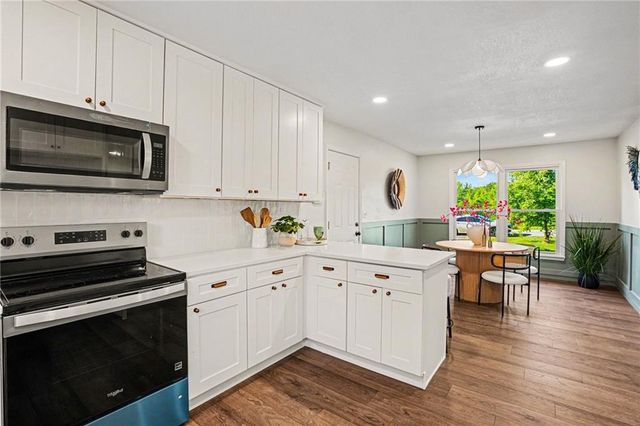 1500 Ridgeview Road, Liberty, MO 64068