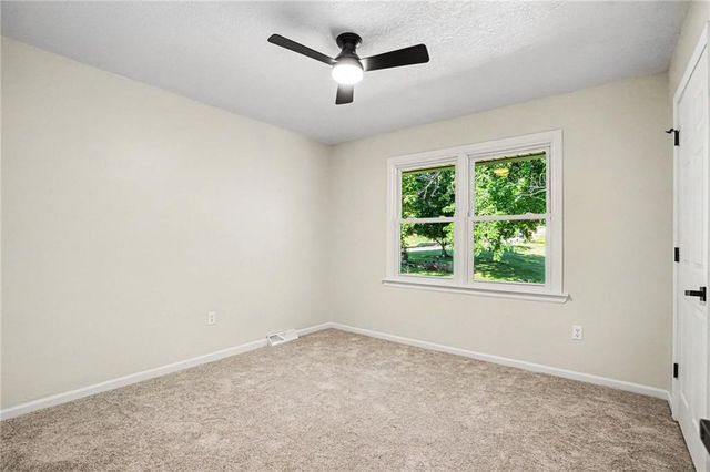 1500 Ridgeview Road, Liberty, MO 64068