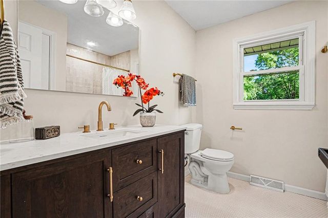 1500 Ridgeview Road, Liberty, MO 64068