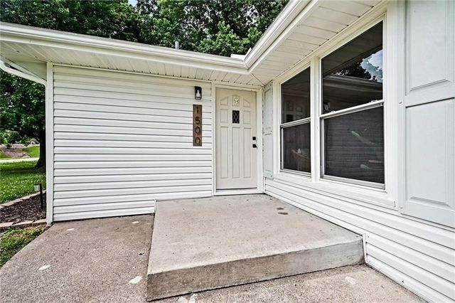1500 Ridgeview Road, Liberty, MO 64068