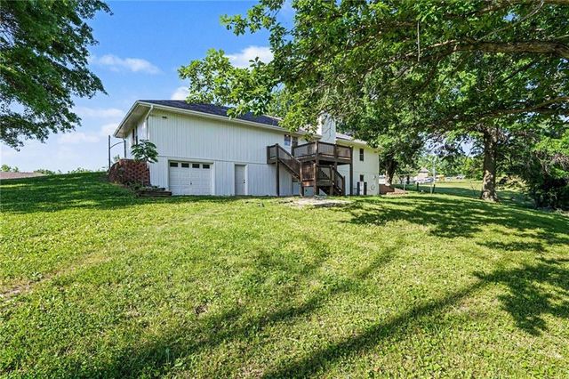1500 Ridgeview Road, Liberty, MO 64068