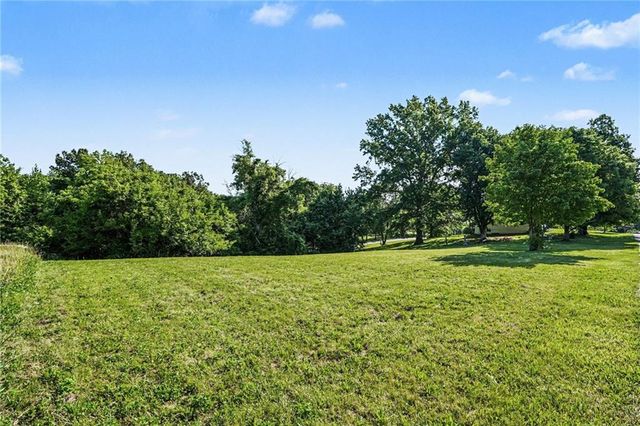 1500 Ridgeview Road, Liberty, MO 64068