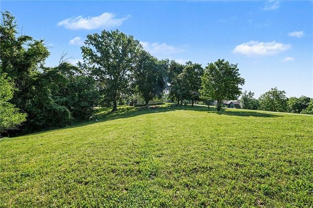 1500 Ridgeview Road, Liberty, MO 64068