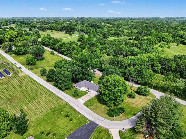 1500 Ridgeview Road, Liberty, MO 64068