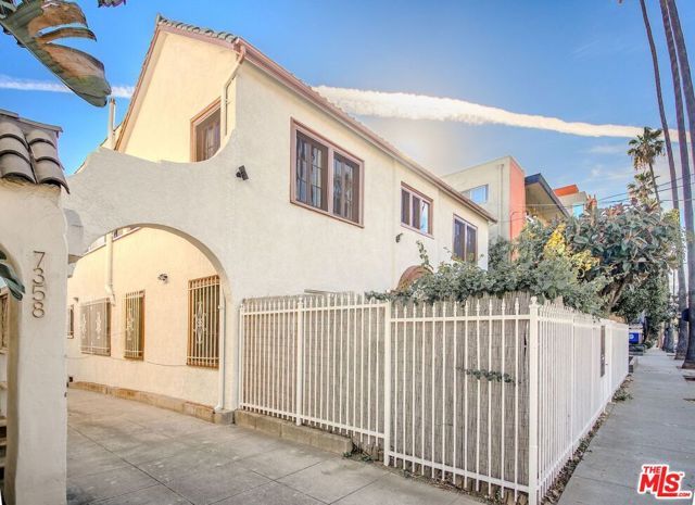 7360 Hollywood Boulevard, Los Angeles, CA 90046