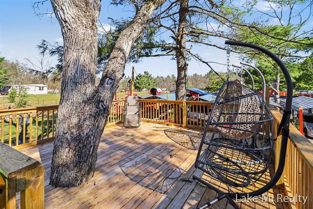 1889 E 40th Street, White Cloud, MI 49349