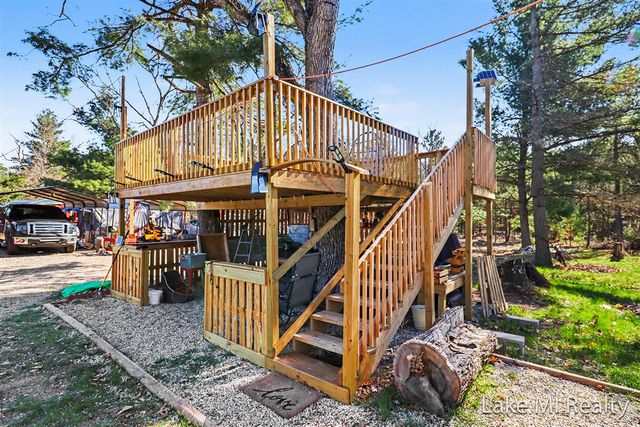 1889 E 40th Street, White Cloud, MI 49349