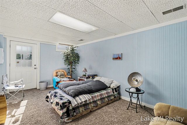1889 E 40th Street, White Cloud, MI 49349