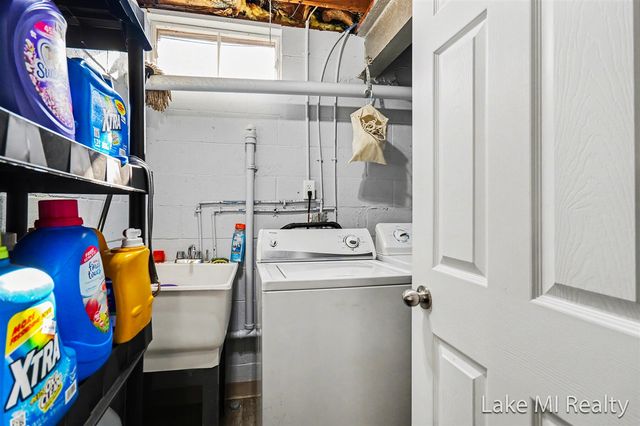 1889 E 40th Street, White Cloud, MI 49349